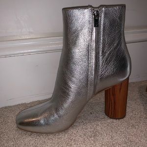 SILVER BOOTIE WITH WOODEN HEEL - NBW (size 7)
